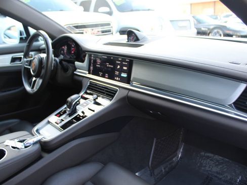 Used 2018 Porsche Panamera 4 image 23