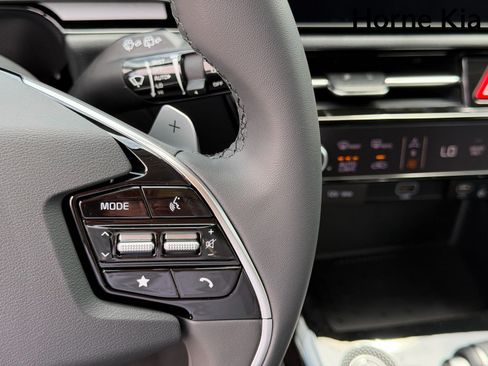 New 2026 Kia Niro EX FWD image 13