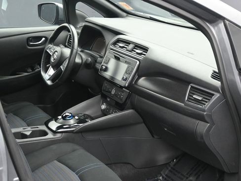 Used 2019 Nissan Leaf SV w/ SV Technology Package image 6