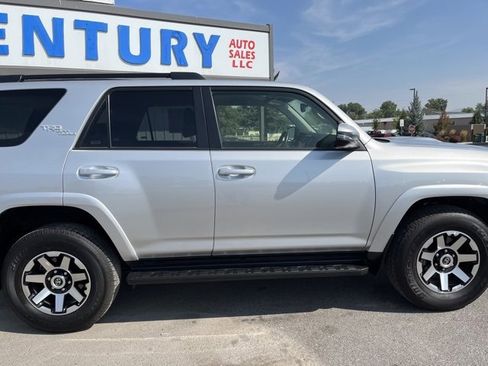 Used 2024 Toyota 4Runner TRD Off-Road Premium image 15