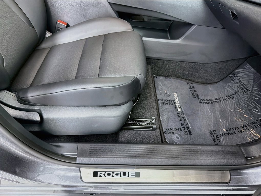 Used 2026 Nissan Rogue Dark Armor FWD image 38