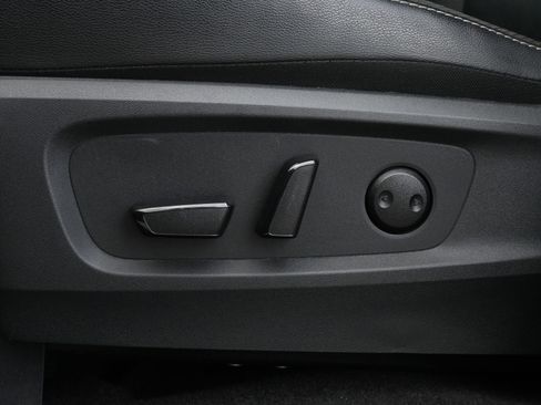 Used 2025 Nissan Pathfinder SL FWD image 13