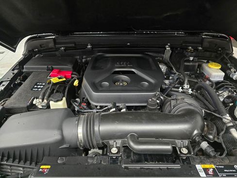 Used 2025 Jeep Wrangler Unlimited Rubicon AWD/4WD image 12