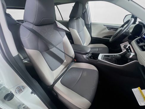 Used 2025 Toyota RAV4 XLE w/ Convenience Package image 31