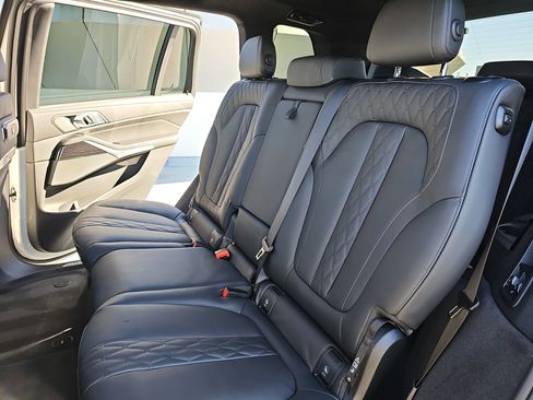 Used 2025 BMW X7 M60i image 16
