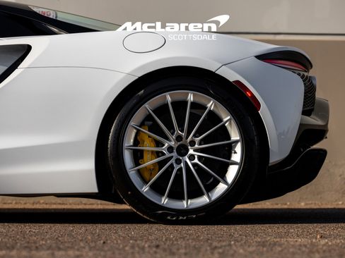 Used 2025 McLaren Artura Spider image 15