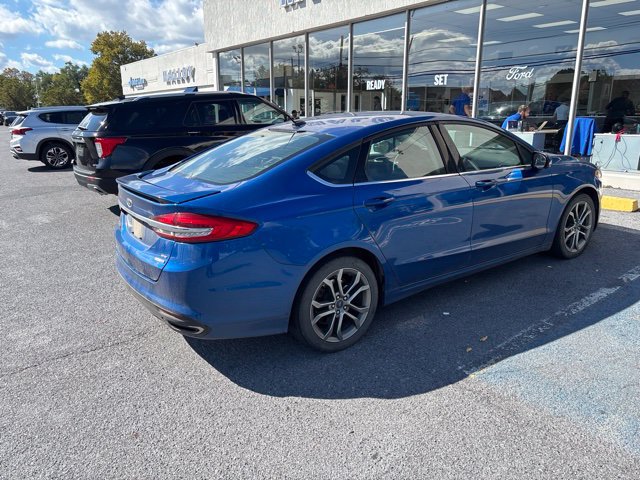 Used 2017 Ford Fusion SE w/ Equipment Group 201A AWD/4WD image 2