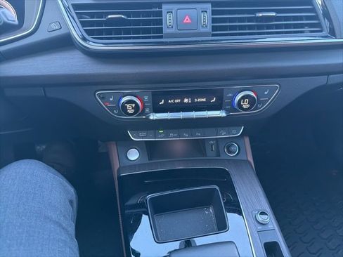 Used 2023 Audi Q5 e Prestige w/ Prestige Package image 8