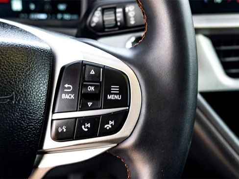 Used 2025 Ford Explorer Active image 20