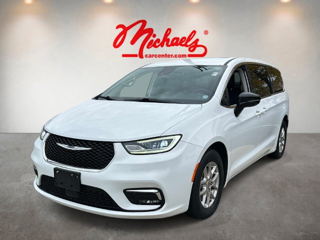 Used 2024 Chrysler Pacifica Touring-L FWD image 6