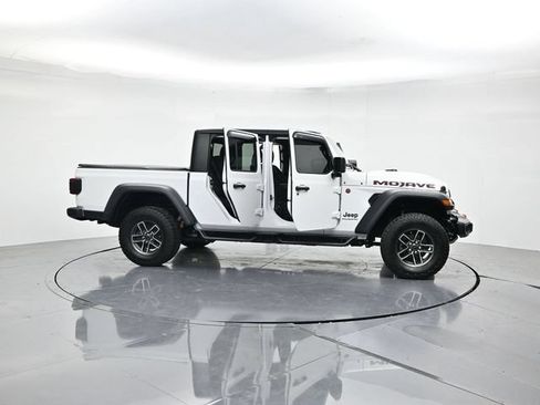 Used 2024 Jeep Gladiator Mojave w/ Technology Group AWD/4WD image 40