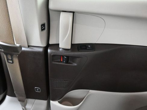Used 2021 Chrysler Pacifica Touring-L FWD image 44