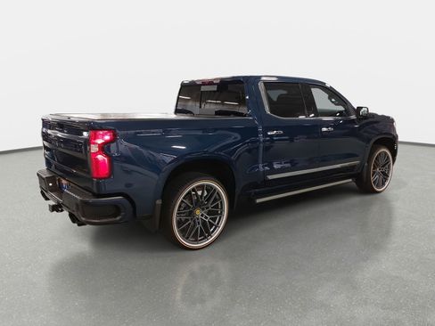 Used 2022 Chevrolet Silverado 1500 High Country w/ High Country Premium Package image 5