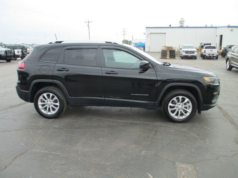 Used 2021 Jeep Cherokee Latitude AWD/4WD image 4