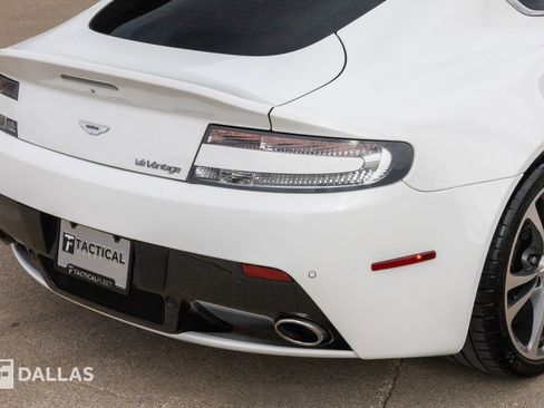 Used 2011 Aston Martin V12 Vantage Coupe image 19