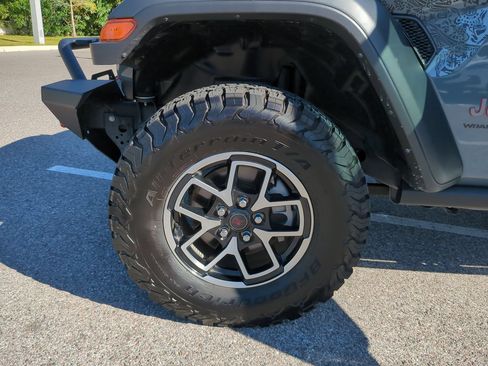 Used 2025 Jeep Wrangler Unlimited Rubicon AWD/4WD image 25