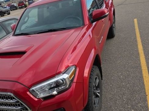 Used 2016 Toyota Tacoma TRD Sport w/ Towing Package AWD/4WD image 4