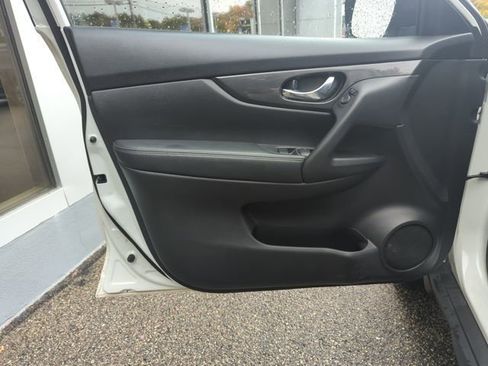 Used 2017 Nissan Rogue S image 13