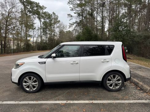 Used 2014 Kia Soul + image 4