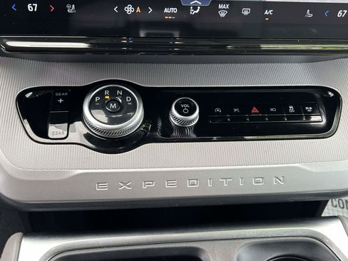 Used 2025 Ford Expedition Active RWD image 26
