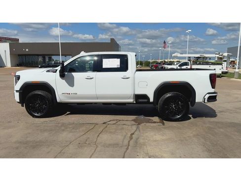 Used 2025 GMC Sierra 2500 AT4 AWD/4WD image 5