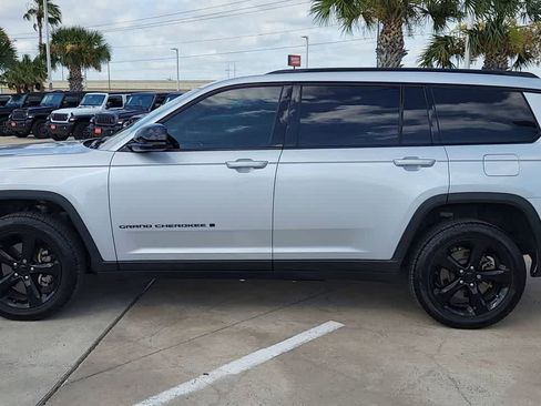 Certified 2024 Jeep Grand Cherokee L Limited w/ Black Appearance Package AWD/4WD image 5