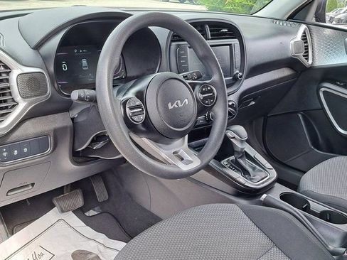 Used 2023 Kia Soul LX w/ LX Technology Package FWD image 8