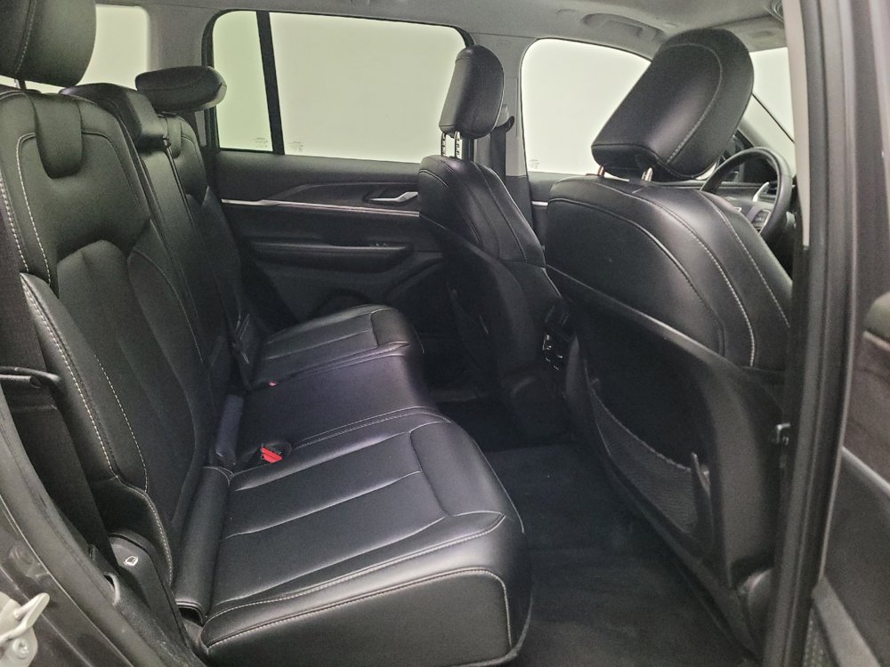Used 2023 Jeep Grand Cherokee Limited AWD/4WD image 19