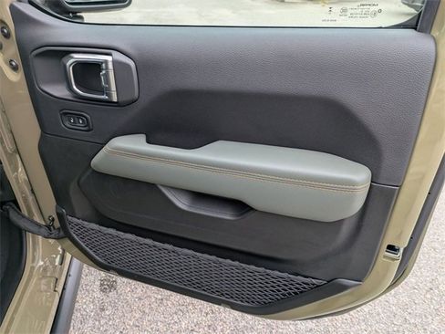 New 2025 Jeep Gladiator Mojave image 33