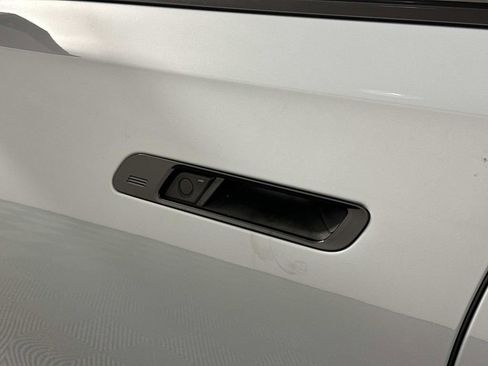 Used 2023 BMW 740i image 27