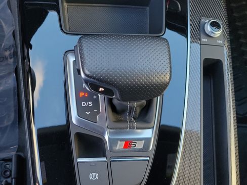 Used 2022 Audi SQ5 Premium image 23