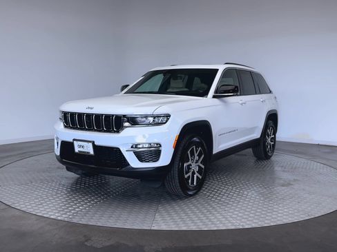 Used 2025 Jeep Grand Cherokee Limited AWD/4WD image 4