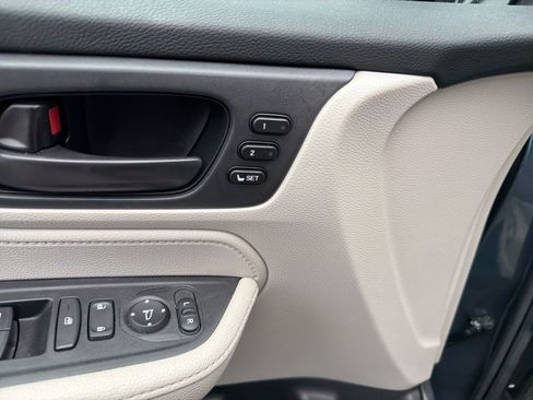 Used 2025 Honda Odyssey EX-L image 12