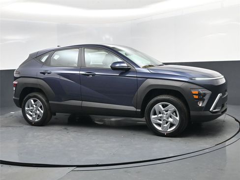 New 2026 Hyundai Kona SE image 2