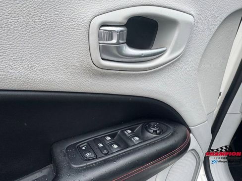 Used 2018 Jeep Compass Limited w/ Navigation Group image 16