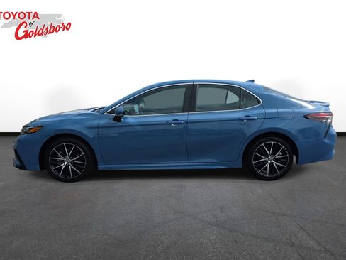 Used 2024 Toyota Camry SE image 8