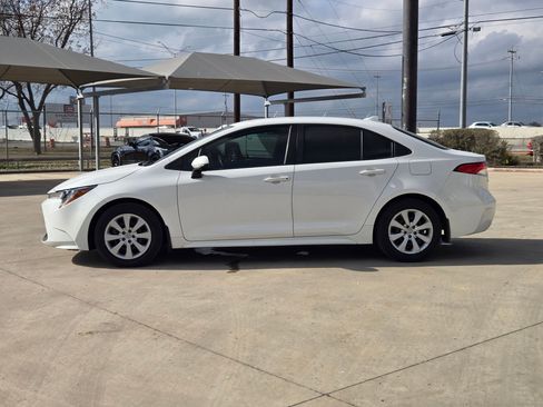 Used 2021 Toyota Corolla LE image 6
