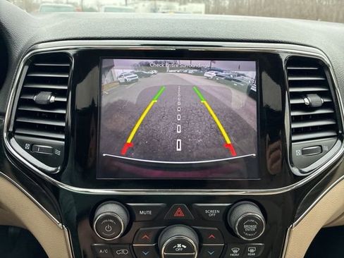 Used 2019 Jeep Grand Cherokee Limited image 23