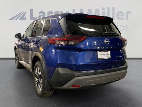 Used 2022 Nissan Rogue SV AWD/4WD image 3