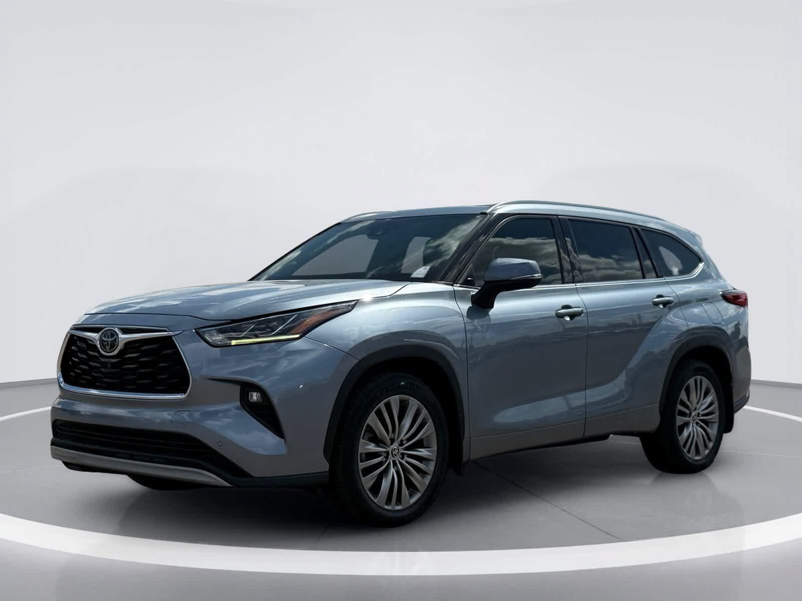 Used 2021 Toyota Highlander Platinum AWD/4WD image 2