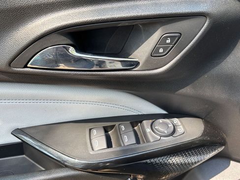 Used 2025 Chevrolet Trax LT image 18