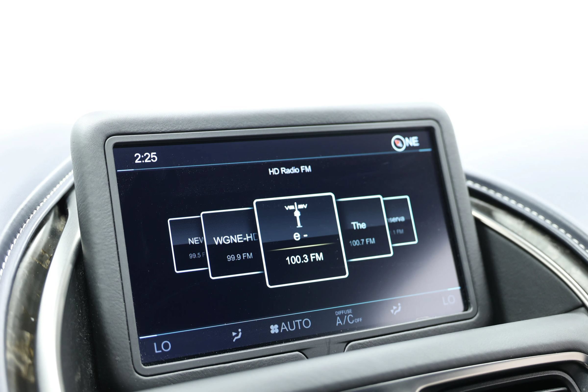 Used 2019 Aston Martin DB11 Coupe RWD image 37
