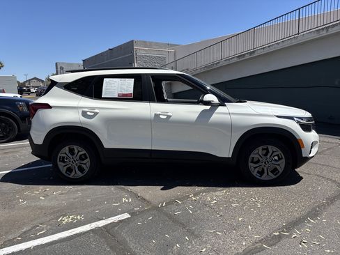 Certified 2024 Kia Seltos S AWD/4WD image 2