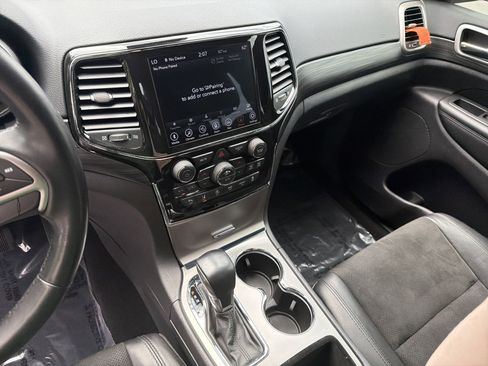 Used 2022 Jeep Grand Cherokee Laredo X RWD image 39