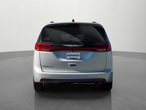 New 2026 Chrysler Pacifica Pinnacle image 4