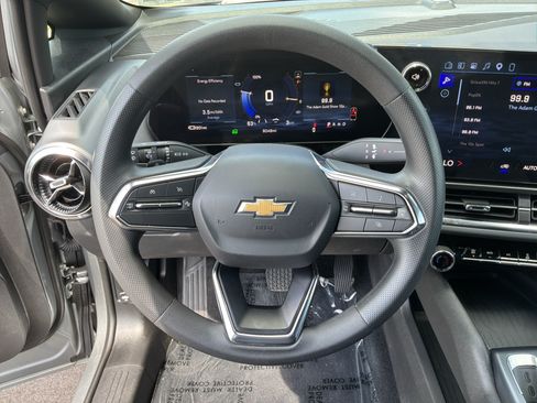 Used 2025 Chevrolet Equinox EV LT FWD image 18