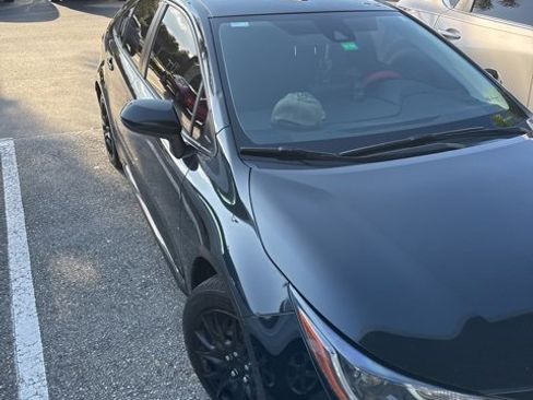 Used 2022 Toyota Corolla LE image 2