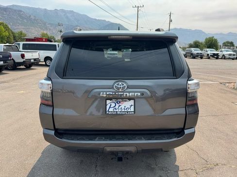 Used 2018 Toyota 4Runner SR5 AWD/4WD image 4
