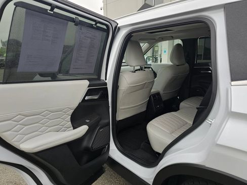 Used 2025 Mitsubishi Outlander SEL AWD/4WD image 12