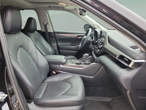 Used 2021 Toyota Highlander Limited AWD/4WD image 8